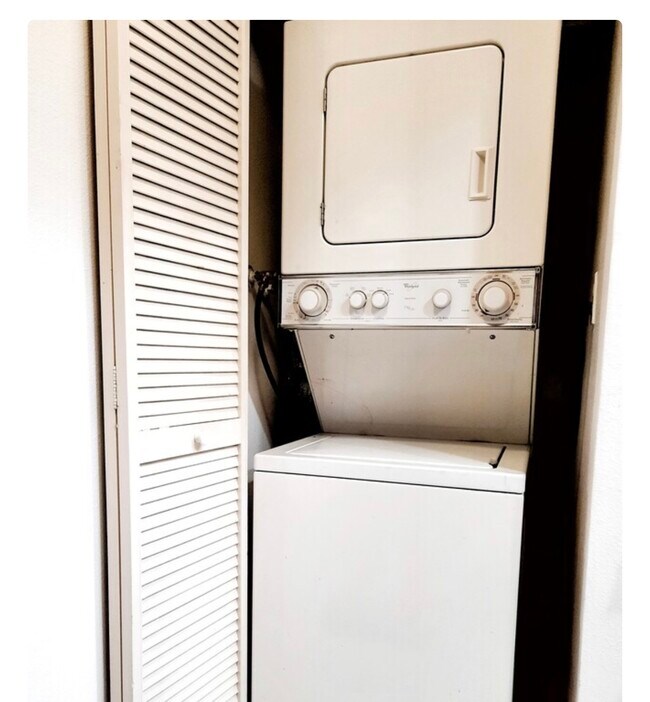 In Unit Washer/Dryer - 645 Chestnut Ave