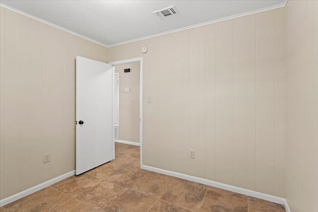 Building Photo - 122 Clarence Dr