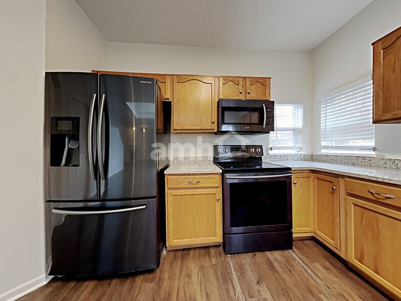 Building Photo - 6581 Daisy Hill Ct
