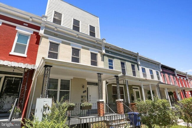 Building Photo - 224 R St NE