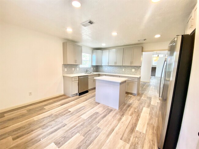 Building Photo - 4203 Breckenridge Dr