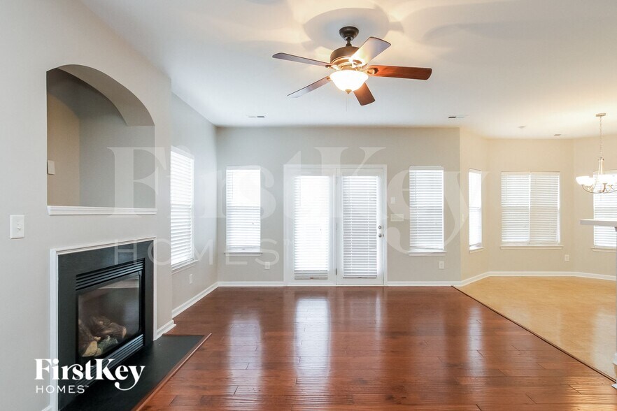 Building Photo - 10519 Meadow Crossing Ln