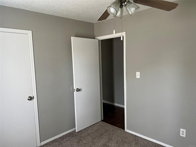 Building Photo - 1705 Deatsville Hwy