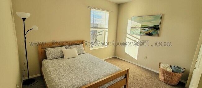 Building Photo - 305 Prairie Ave