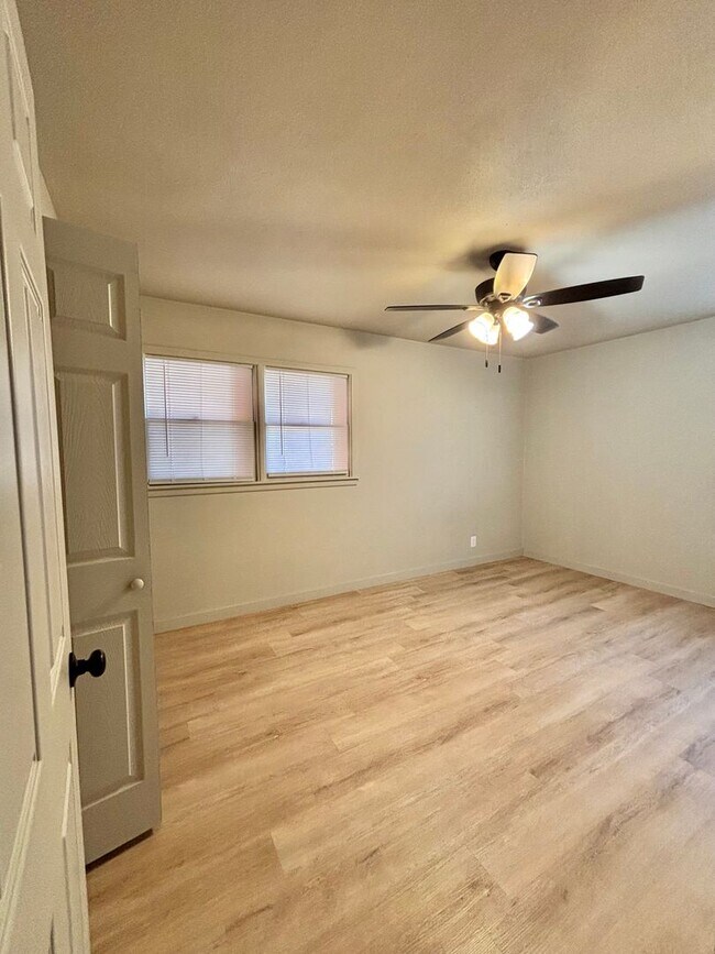 Building Photo - Now Available - 3 Bedroom Home!!