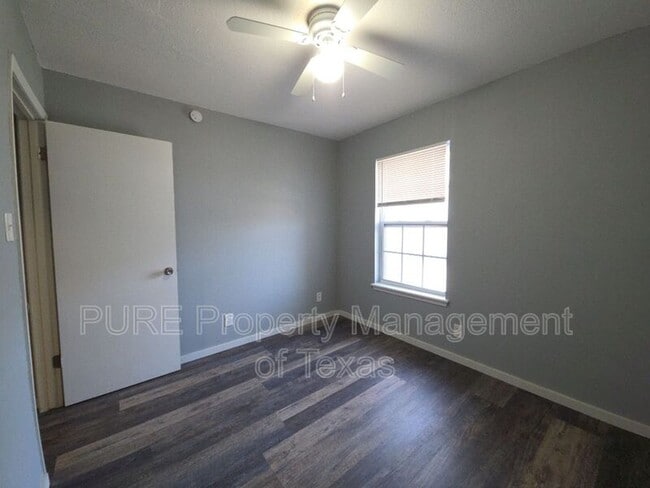 Building Photo - 5808 Wellington Dr