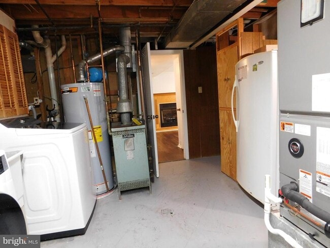 Building Photo - 13000 Kerrman Ct