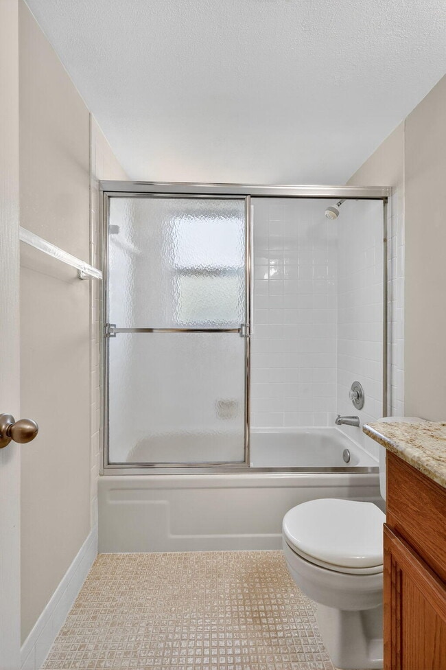 Building Photo - 14747 Cumberland Dr