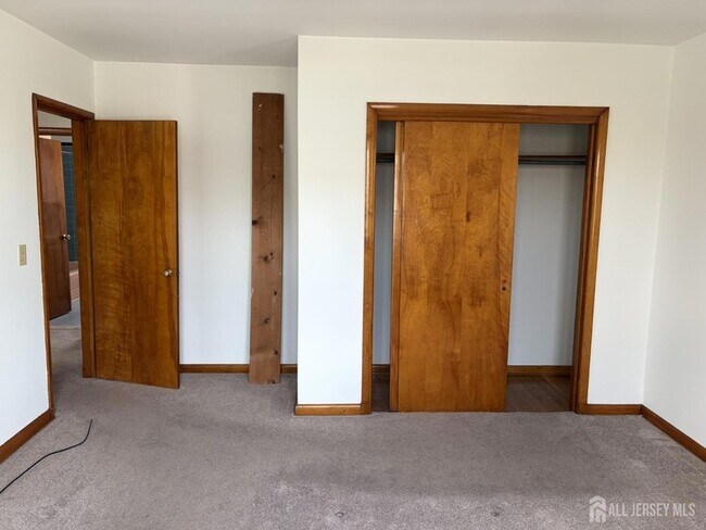 Building Photo - 123 Heald St