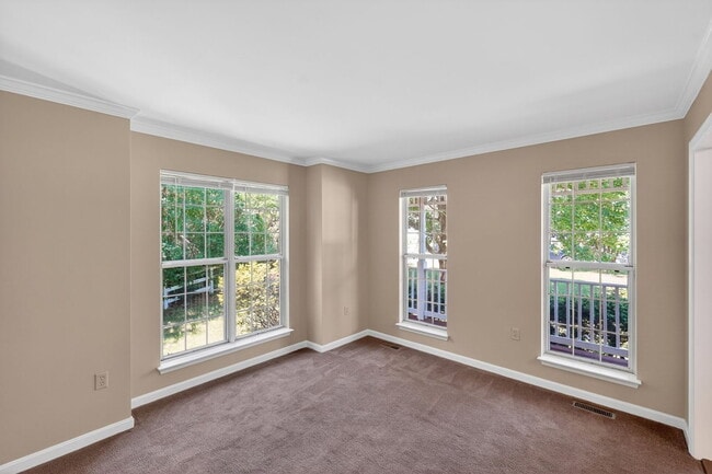 Building Photo - 3006 Freedom Ct N