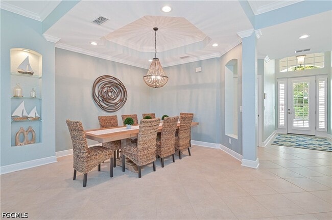 Building Photo - 5000 Royal Shores Dr