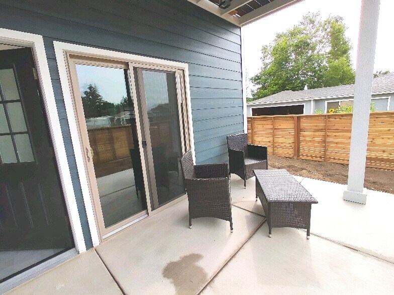 Building Photo - 283 Berrydale Ave