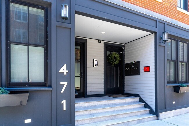 Building Photo - 471 Hanover St
