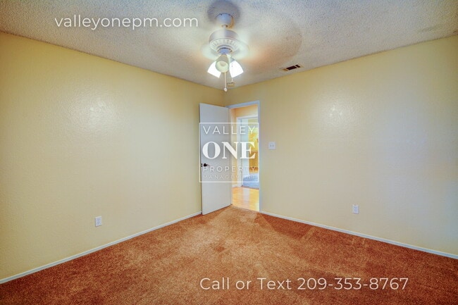 Building Photo - Experience Pet-Friendly Resort Living! Fea...