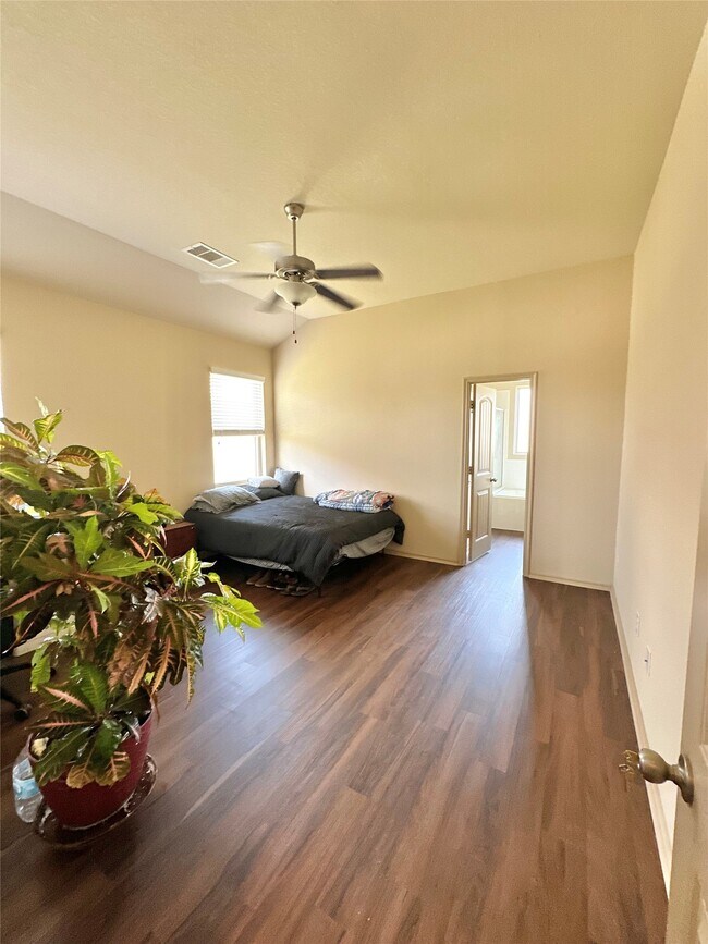 Building Photo - 5202 Lilac Hollow Ln