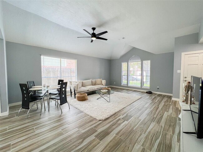 Building Photo - 1035 Wentworth Dr