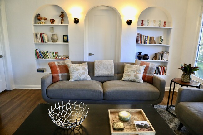 Building Photo - 601 S Sweetzer Ave