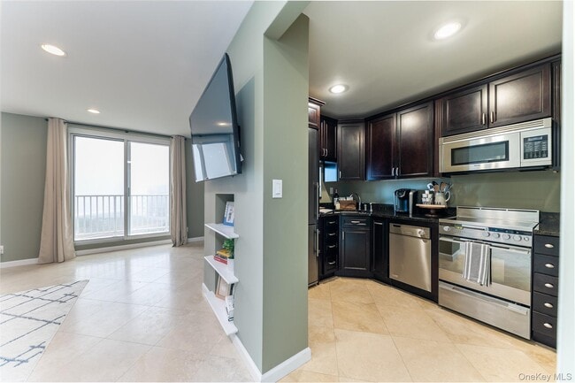 Building Photo - 2 Richmond Rd