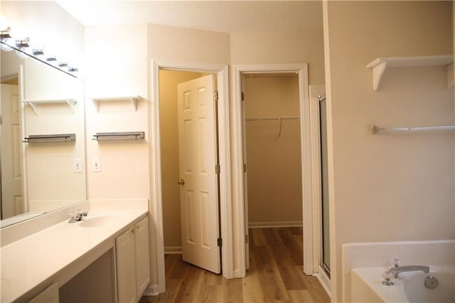 Building Photo - 5454 Medlock Corners Dr