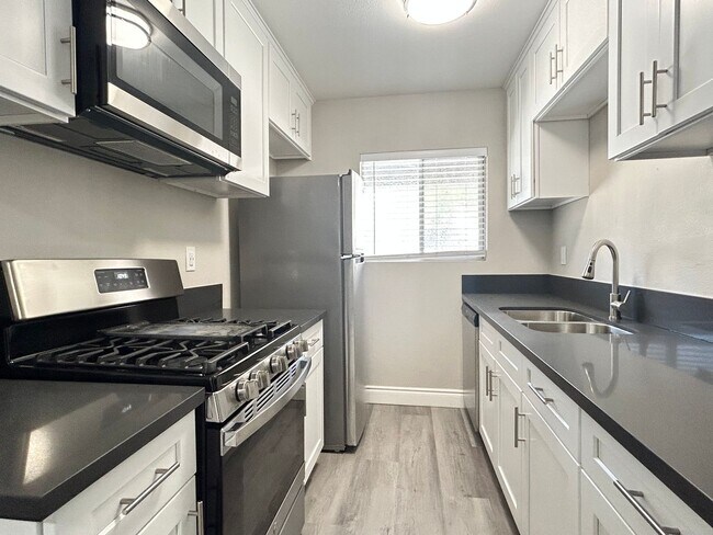 Building Photo - 1381 N San Gabriel Ave