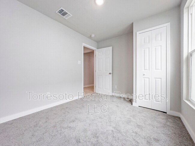 Building Photo - 1606 W Wildwood Dr