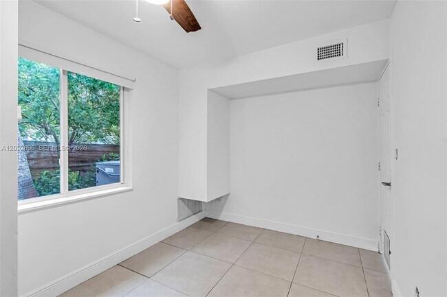 Building Photo - 1580 NE 139th St