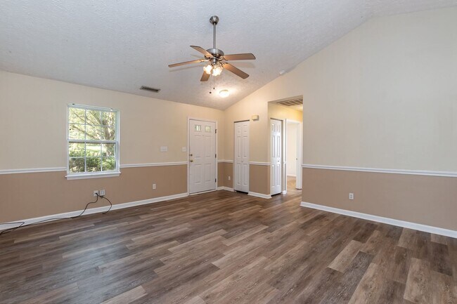 Building Photo - Wonderful 3 Bedroom Raleigh Ranch Home