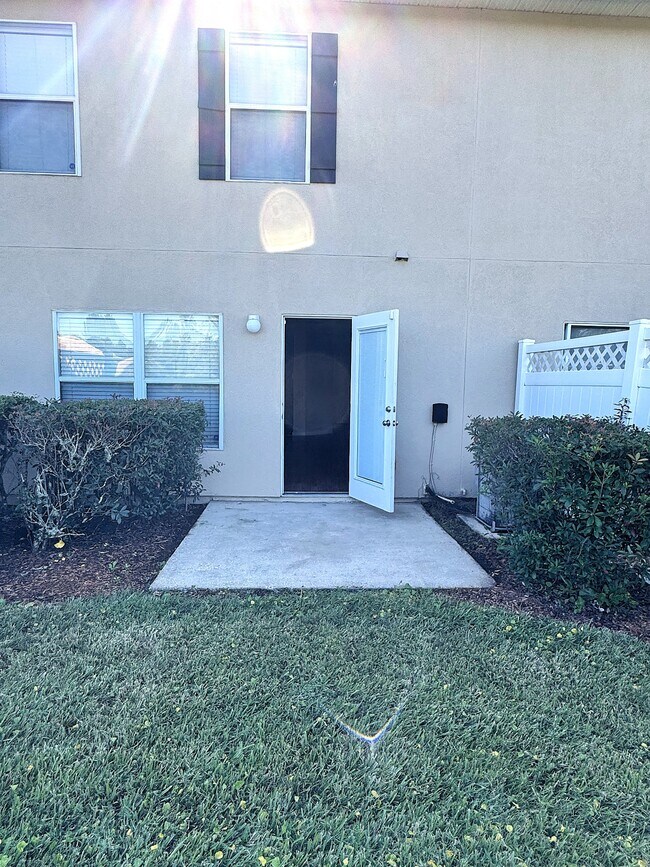 Building Photo - 1500 Calming Water Dr