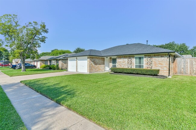 Building Photo - 3205 Brookhurst Ln