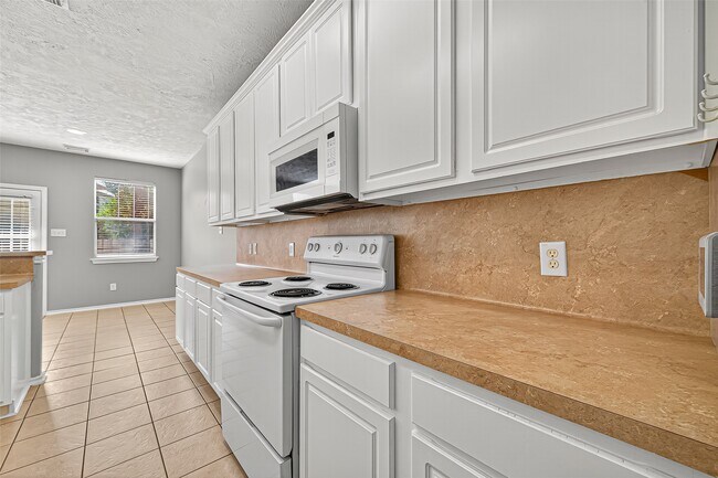 Building Photo - 110 N Burberry Park Cir