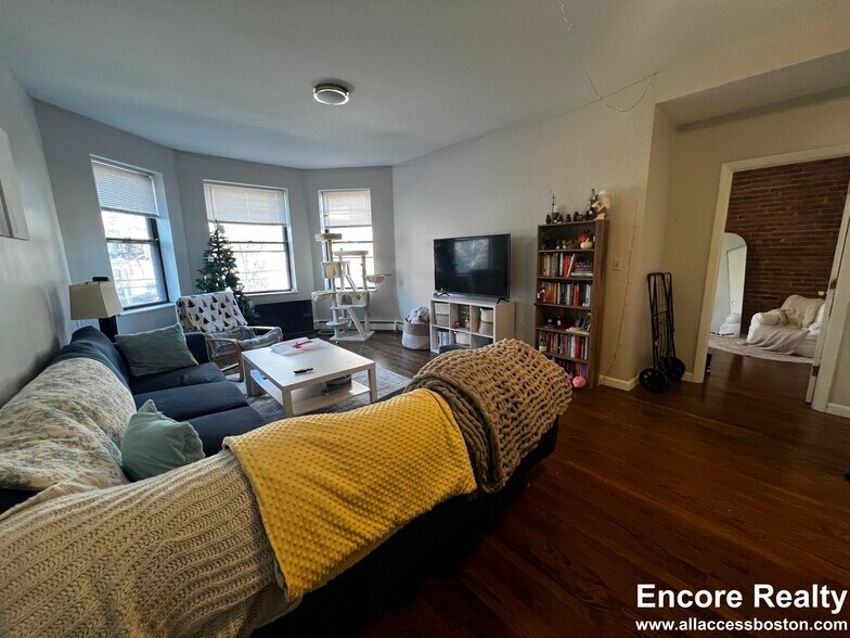 Building Photo - 15 Stearns Rd