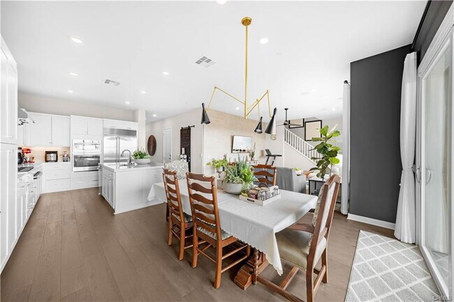 Building Photo - 545 Serrano Summit Dr