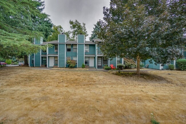 Building Photo - "First Month Half Off " Fanno Creek Condo - Lovely Condo in Heart of Tigard