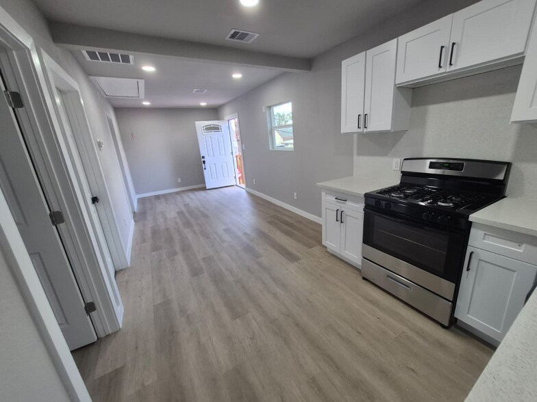 Building Photo - 2209 Gano St