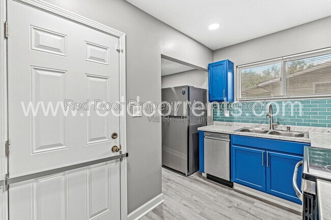 Building Photo - 3340 N Sherman Dr