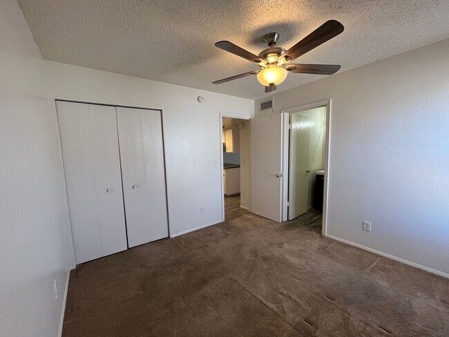 Building Photo - Upstairs 2 Bedroom 2 Bath In Mesa!