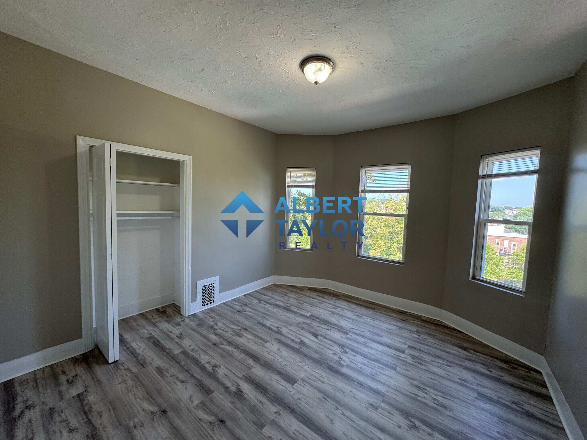 Building Photo - 89 Intervale St