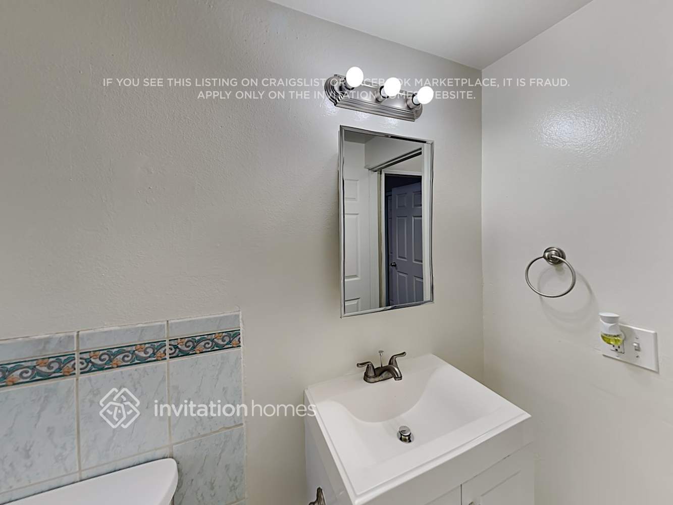 Building Photo - 1638 E 220th St