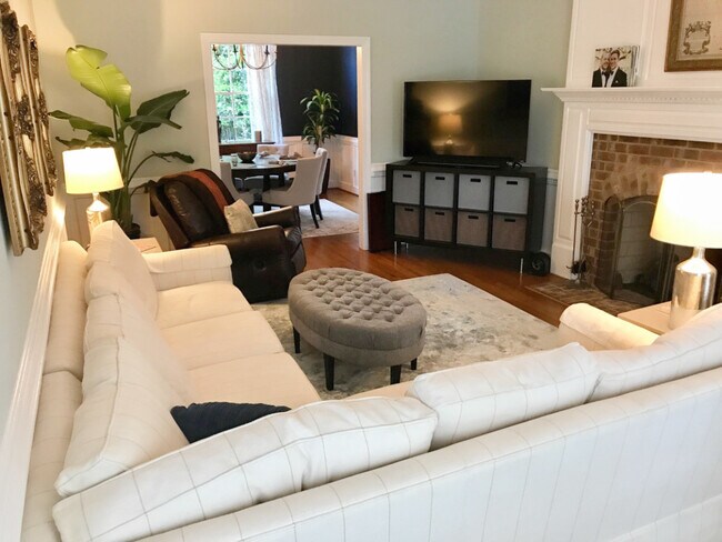 Building Photo - Super Spacious & Elegant 4 Bedroom w/bonus room in Downing Creek!!