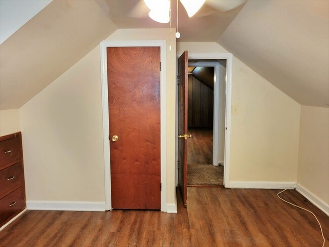 Building Photo - 623 Ratcliffe Ave