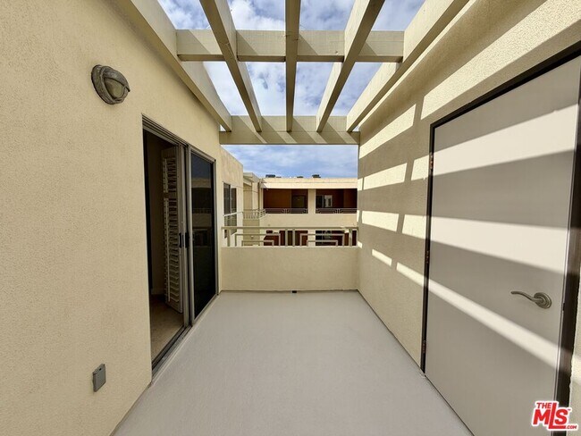 Building Photo - 1222 S Westgate Ave