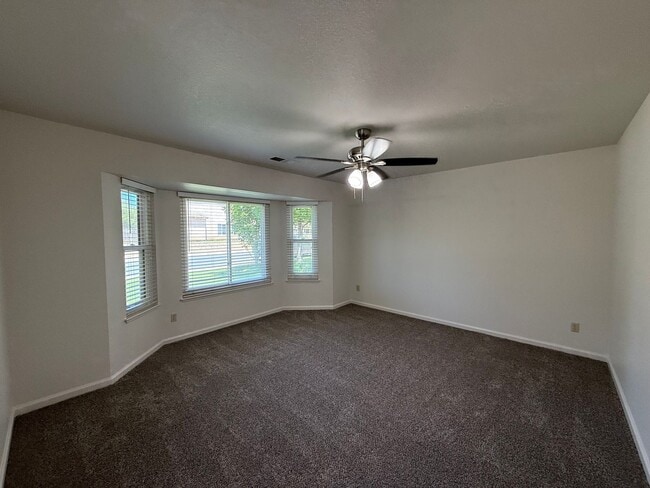 Building Photo - Single Story home in Riverbank's Crossroads Subdivision!