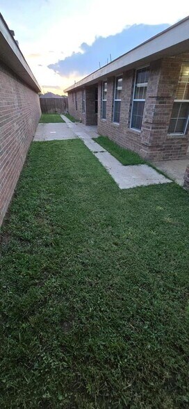 Building Photo - 5409 Wimberley St