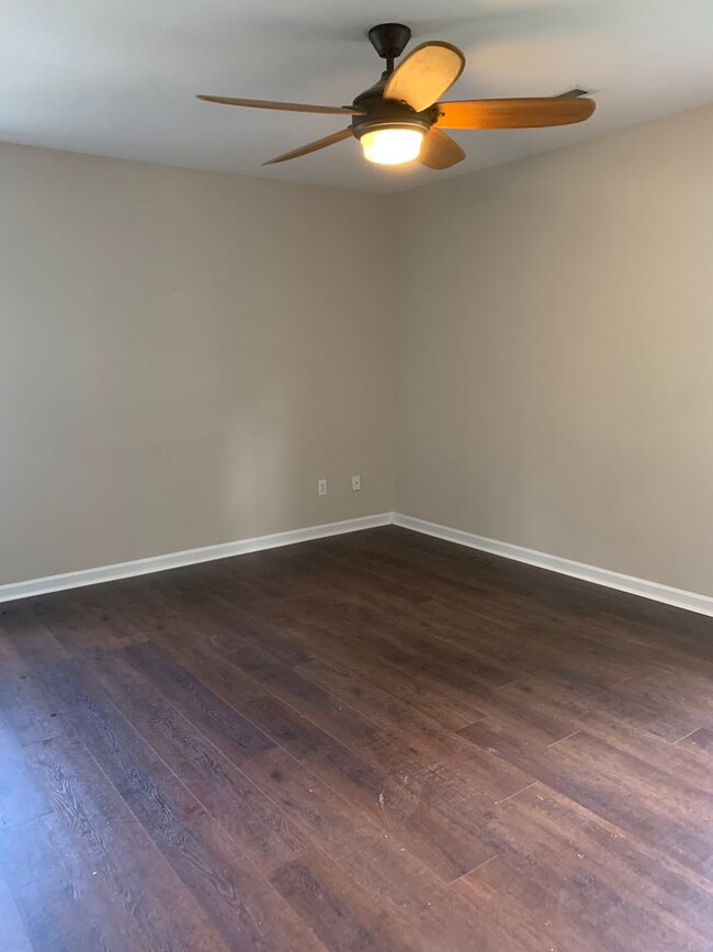 Building Photo - 3 Bedroom 2 Bath Home in Manteo Available ...