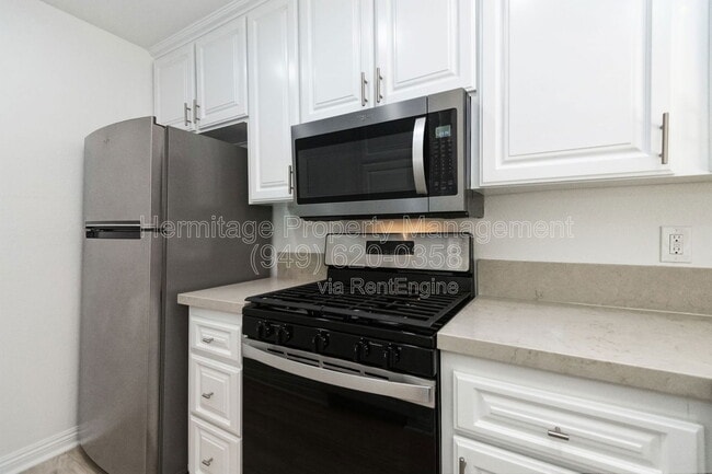 Building Photo - 35 Kazan St