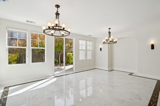 Building Photo - 454 Bengali Ct