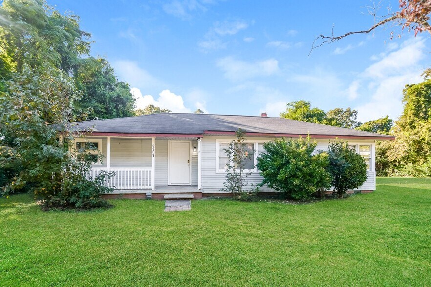 Building Photo - 5209 Catalpa Rd