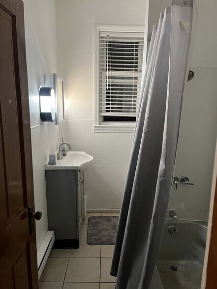 Building Photo - 321 Walter St