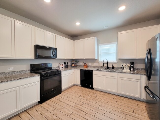 Building Photo - 24802 Winema Wds Ln
