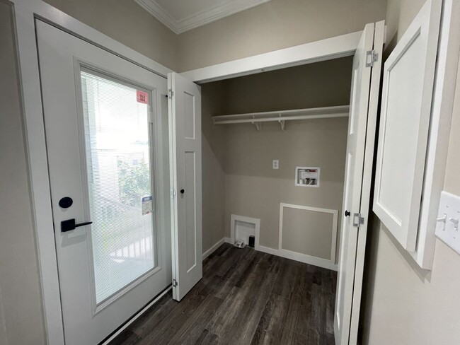 Building Photo - 437 Andros